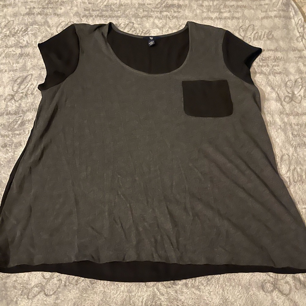3 Gap factory tops